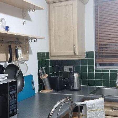2 Bedroom Apartment - Greater London 다게넘 외부 사진