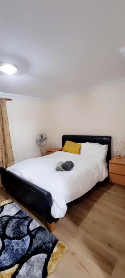 2 Bedroom Apartment - Greater London 다게넘 외부 사진