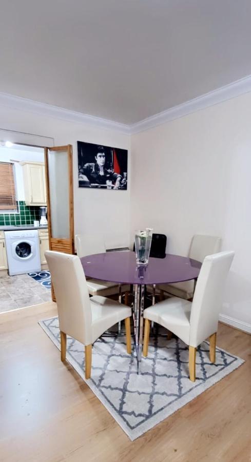 2 Bedroom Apartment - Greater London 다게넘 외부 사진