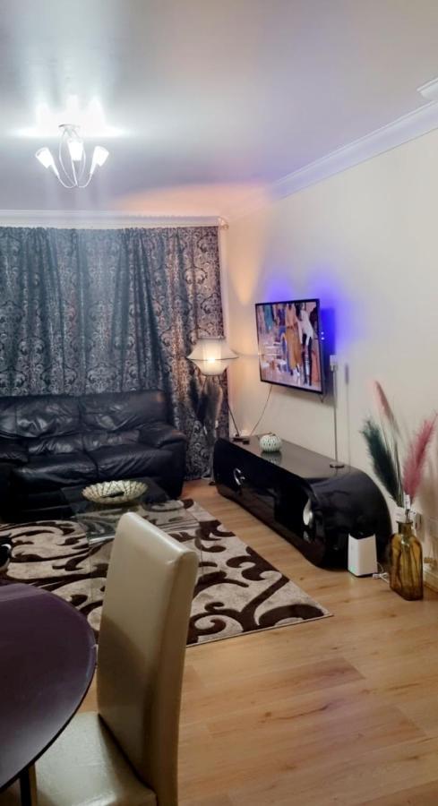 2 Bedroom Apartment - Greater London 다게넘 외부 사진