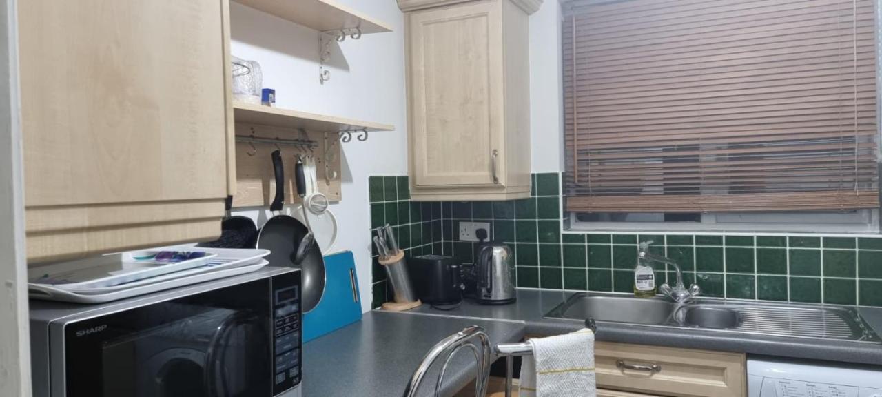 2 Bedroom Apartment - Greater London 다게넘 외부 사진