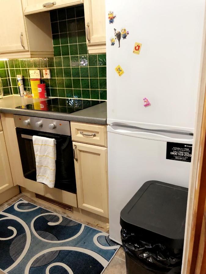 2 Bedroom Apartment - Greater London 다게넘 외부 사진
