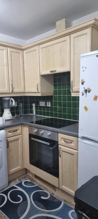 2 Bedroom Apartment - Greater London 다게넘 외부 사진